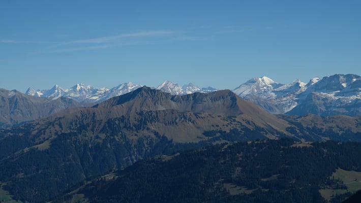 Nochmal die Berner Alpen, im Vordergrund Giferspitz und Lauenenhorn
