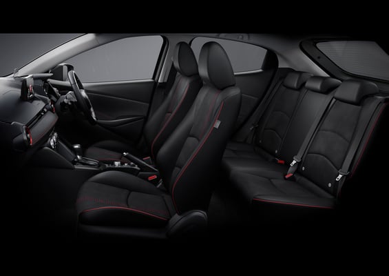 MAZDA2 XD SPORT+　インテリア(前後席サイドビュー)