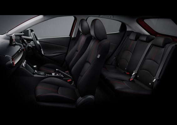 MAZDA2 15 SPORT　インテリア(前後席サイドビュー)