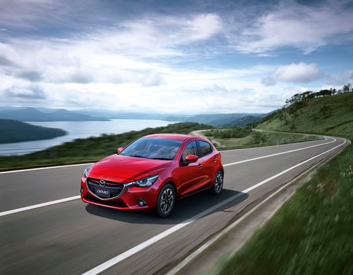 新型「デミオ」（日本仕様車）走行シーン