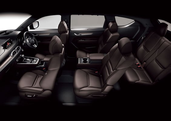 新型「マツダ CX-8」 XD L Package ディープレッド内装