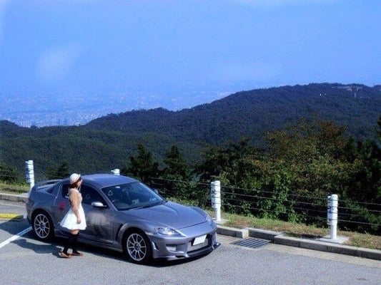 16枚目も松田礼奈様の愛車RX-8。礼奈様とのツーショットです。