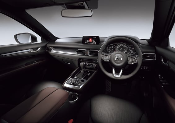 新型「マツダ CX-8」 XD PROACTIVE 内装