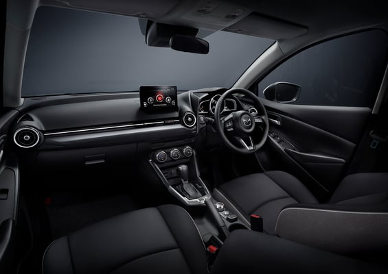 MAZDA2 BD　インテリア(フロントシート、インパネ:グロスブラック)