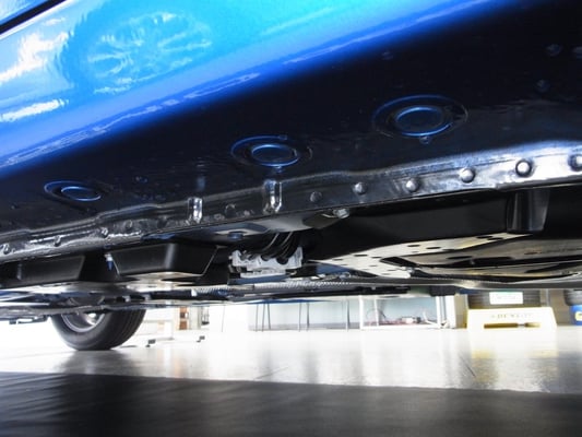 デコボコに見える部分は水滴です。洗いたて・設置したてを撮影させて頂きました。