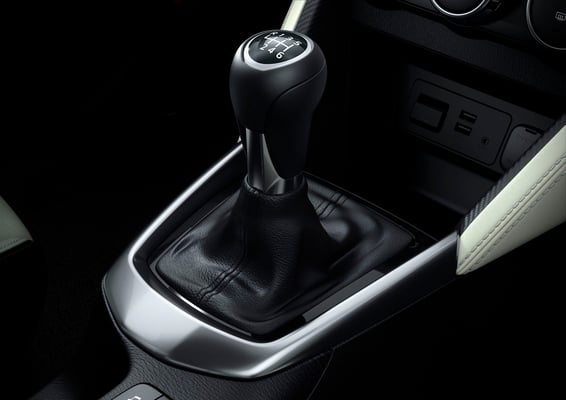 新型「デミオ」シフトレバー（日本仕様車）