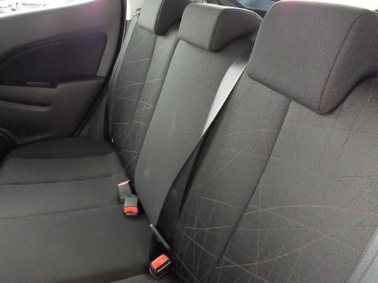 3点式シートベルトを装備