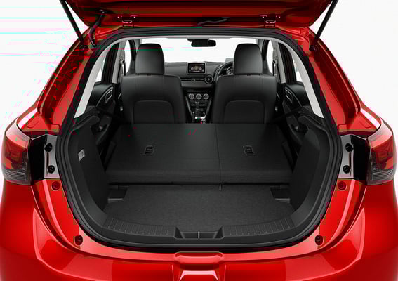 新型「デミオ」荷室（日本仕様車）