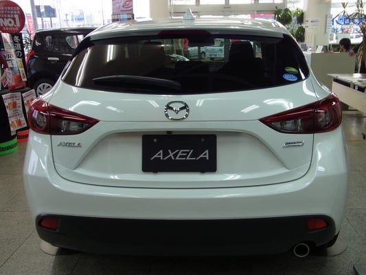 アテンザワゴンと共通性を感じさせるリア