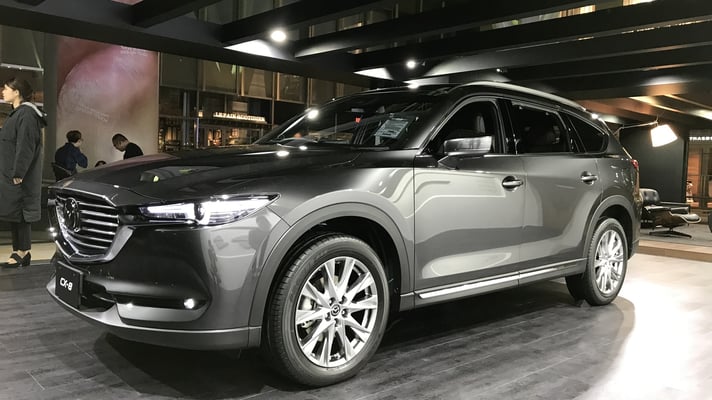 マシーングレープレミアムメタリックは艶やかで非常に深みのある色合いで、上質な印象を受けました。