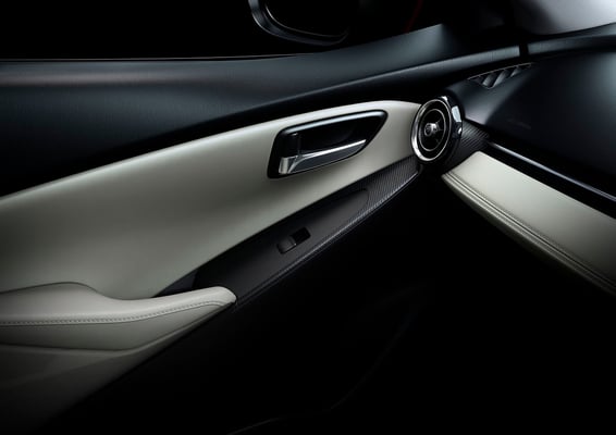  新型「デミオ」ドアトリム（日本仕様車）