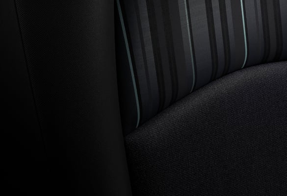 新型「デミオ」シート 黒布（日本仕様車）