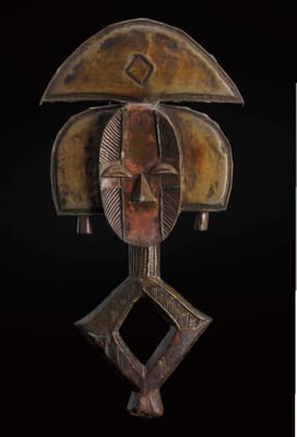 遺骨籠の守護神 ガボン　コタ　木、真鍮、銅　　高さ525mm