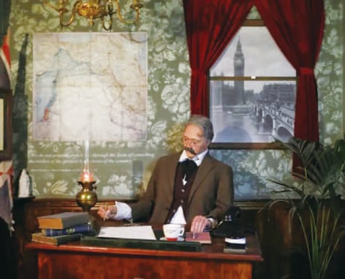 バンクシー 「The Walled Off Hotel: 世界一眺めの悪いホテル」 のバルフォア宣言の部屋。 ボタンを押すと バルフォアが契約書に 署名をする仕組み。