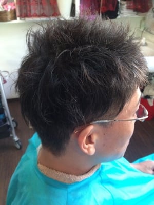 メンズ　ヘアースタイル　ツーブロック