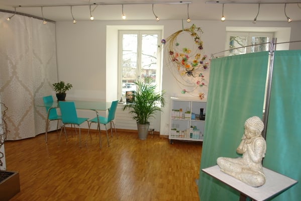 lemongrass Lenzburg, Denise Donà, Fusspflege · Kosmetik · Styling