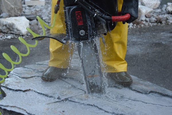 Brunnen aussägen-Schweiz-Steinhauer