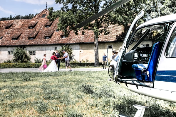 Hochzeitsfotografin St. Gallen, Fotografin, Hochzeit, Heiraten, Helikopter Flug, Heli Flug, Alpstein, Alpen, Schweiz, Seealpsee, Säntis, Überraschung, Aescher, spezielle Fotos, Obereggen, Kartause Ittigen, Hochzeit