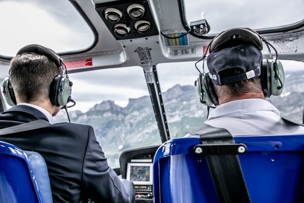 Hochzeitsfotografin St. Gallen, Fotografin, Hochzeit, Heiraten, Helikopter Flug, Heli Flug, Alpstein, Alpen, Schweiz, Seealpsee, Säntis, Überraschung, Aescher, spezielle Fotos, Obereggen, Kartause Ittigen, Hochzeit, Helipartner