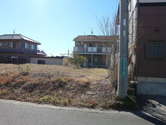 西側の境界付近（電柱は隣地）