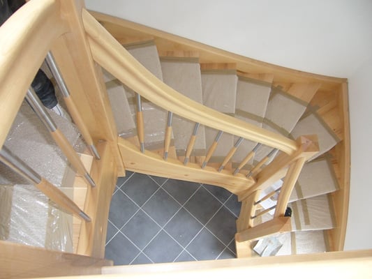 Wangentreppe Buche, bunt, "Mulsum 1" (4) - Foto: KÄPPLER BauTischlerei