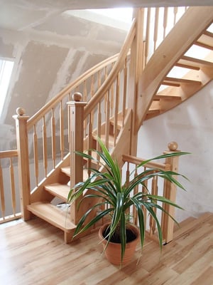 Wangentreppe Buche, bunt, "Bargstedt" (1) - Foto: KÄPPLER BauTischlerei