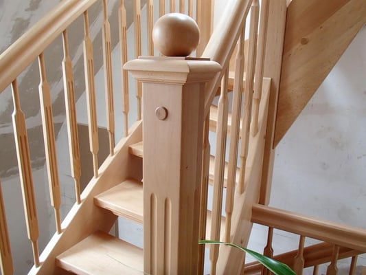 Wangentreppe Buche, bunt, "Bargstedt" (3) - Foto: KÄPPLER BauTischlerei