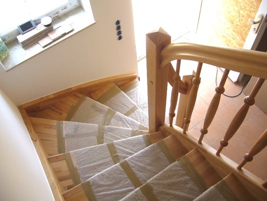 Wangentreppe Buche, bunt, "Tangstedt" (4) - Foto: KÄPPLER BauTischlerei