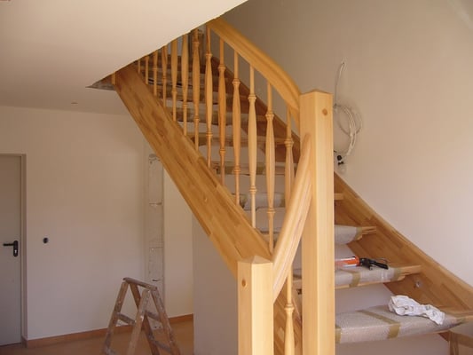 Wangentreppe Buche, bunt, "Tangstedt" (1) - Foto: KÄPPLER BauTischlerei