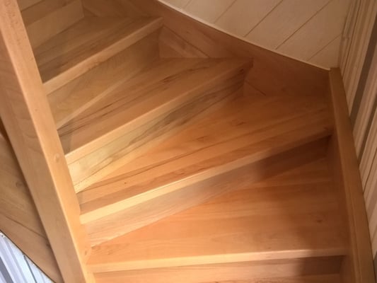 Wangentreppe Buche, bunt, "Stade-Campe" (2) - Foto: KÄPPLER BauTischlerei