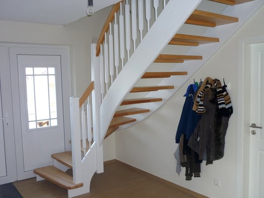 Massivholz Wangentreppe "Hemmoor" - Foto (1): KÄPPLER BauTischlerei