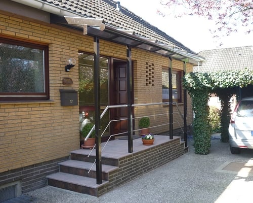 Vordach aus Aluminium "Hagen" (1) - Foto: KÄPPLER BauTischlerei