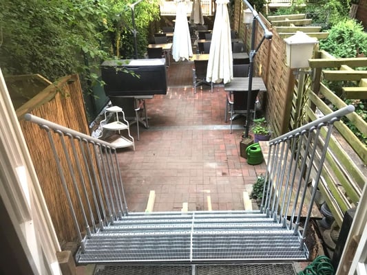 Treppe im Außenbereich "Fischmarkt" - Foto (3): KÄPPLER BauTíschlerei