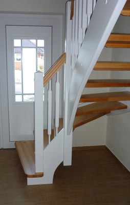 Massivholz Wangentreppe "Hemmoor" - Foto (3): KÄPPLER BauTischlerei