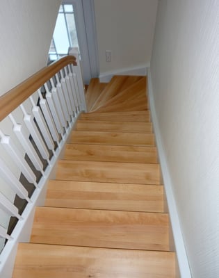 Massivholz Wangentreppe "Hemmoor" - Foto (2): KÄPPLER BauTischlerei