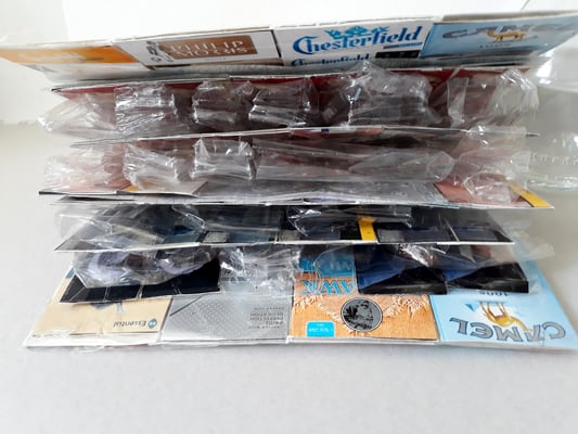 Eva Hradil "Zigarettenbuch" 2019, Papier, Kunststoff