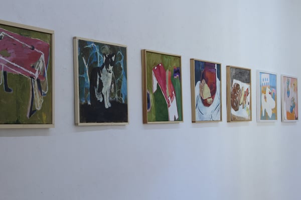 Ausstellung "Menschenufer" Gang: "Die Schemel", "Plan B", "Munter & frisch", "Süßes Brot", "Ich mal mir mal die Butter aufs Brot", "Horizont, Sessel, Schuh", "Türkis neben rosa und orange"