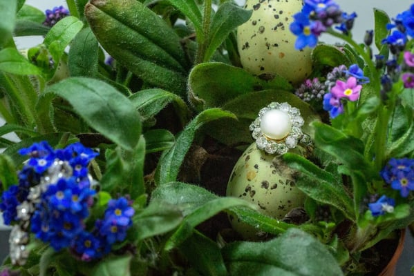 Goldschmiede Jürg Roduner Oster Schmuck antiker Ring 1890–1900 Gelbgold/Weissgold mit Zuchtperle und 14 Diamanten – Altschliff