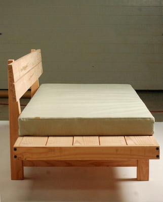 meuble de jardin bois avec matelas et dossier pour exterieur