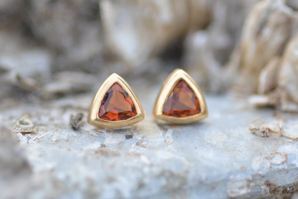 handgefertigter Ohrstecker