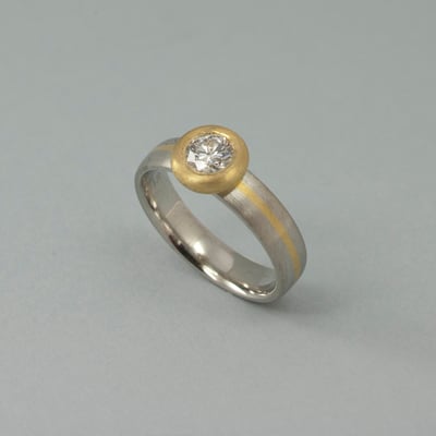 Zweifarbiger Brillantring aus Platin und 750er Gelbgold