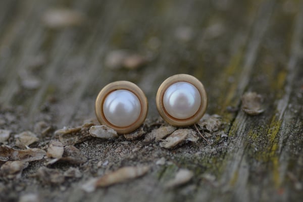 handgefertigter Ohrstecker