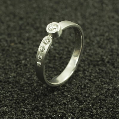 Weißgoldring mit Brillanten