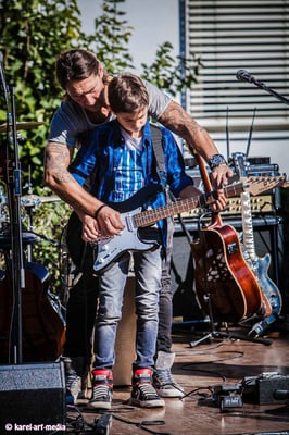 Lehrer und Schüler Liveauftritt bei music secrets 