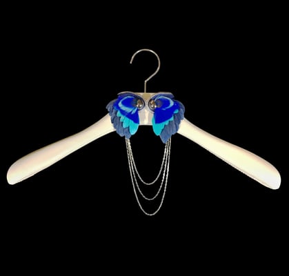 Le bijou de cintre Angel