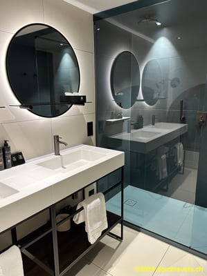 BATHROOM IN A DOUBLE ROOM PLUS