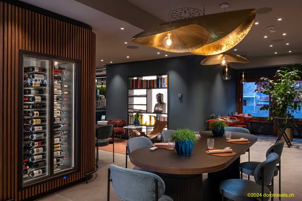 THIS FOTO VERY KINDLY PROVIDED BY MANAGEMENT. THANK YOU!