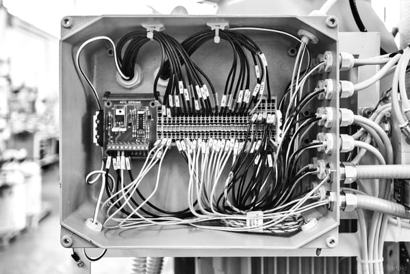 Luca Di Bartolo, architetto fotografo, videomaker Servizi fotografici e video per  architettura, fotografia industriale aziendale, commerciale e immobiliare a Cagliari e in Sardegna. Servizio fotografico e video per  matrimonio e cerimonie, moda e fashion