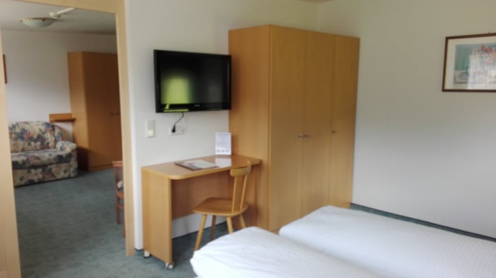 Schlafzimmer mit SAT-TV