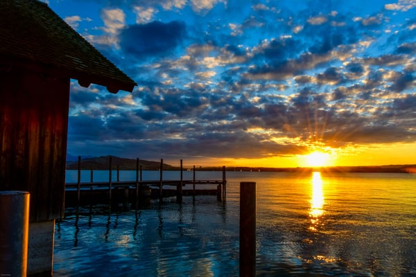 Sonnenuntergang vor der Altstadt von Zug